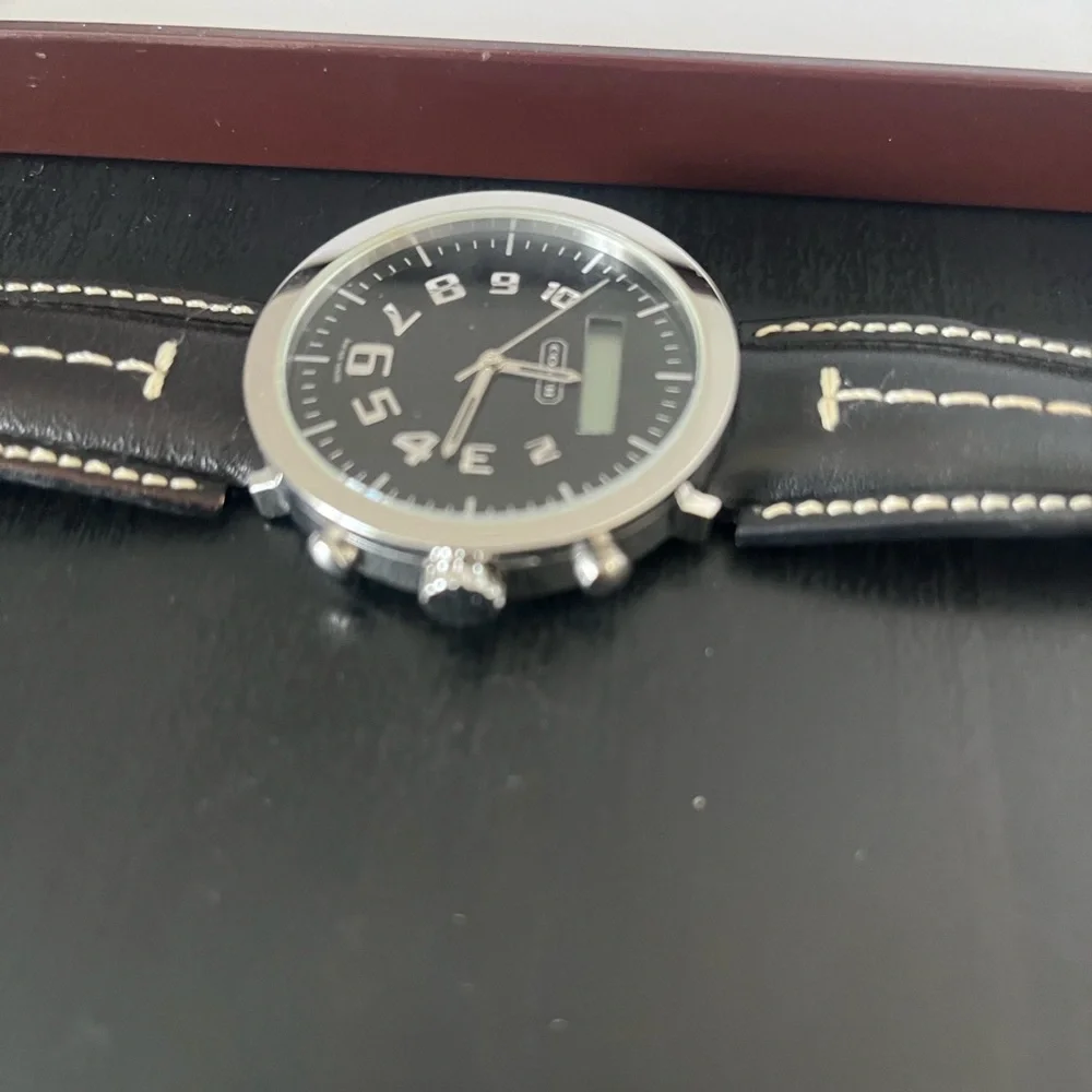 Coach Men's Black Leather Strap Watch
Stainless steel transatlantic watch. - Picture 10 of 14